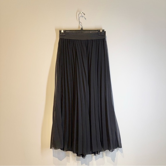 Bershka | women's small Black Maxi Pleated Skirt with elastic waist and lining - Picture 1 of 6